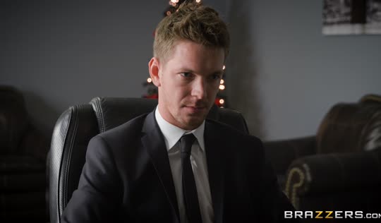 Телочку жестко долбит в анал криминальный авторитет