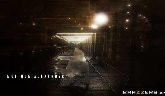 Девку с короткой стрижкой качественно трахает здоровый дядя Девку с короткой стрижкой качественно трахает здоровый дядя